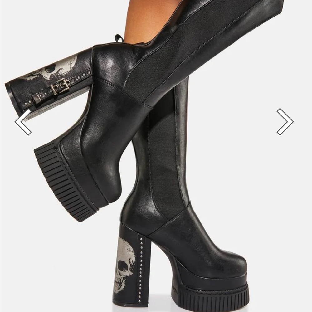 Beautiful lamoda knee high boots.
